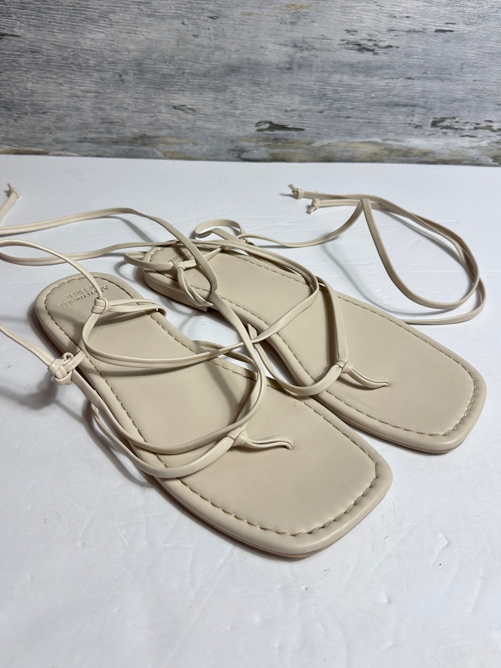 Abercrombie &‎ Fitch Cream Strappy Sandals 
 Lace-Up Square-Toe women’s size 8